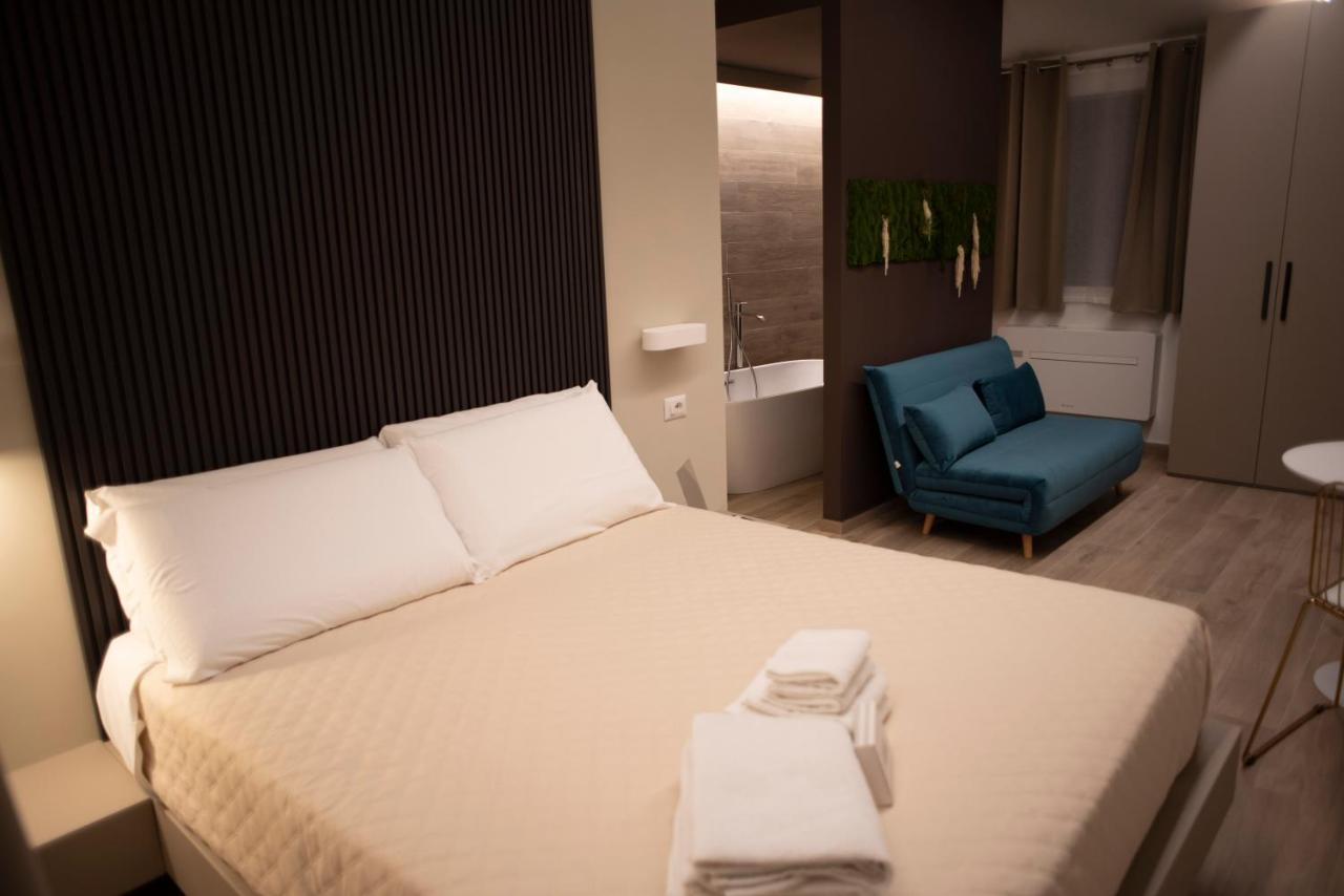 House Room Civico 56 Crotone Bagian luar foto